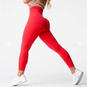 NVGTN Size Medium Scarlet Solid Seamless Leggings